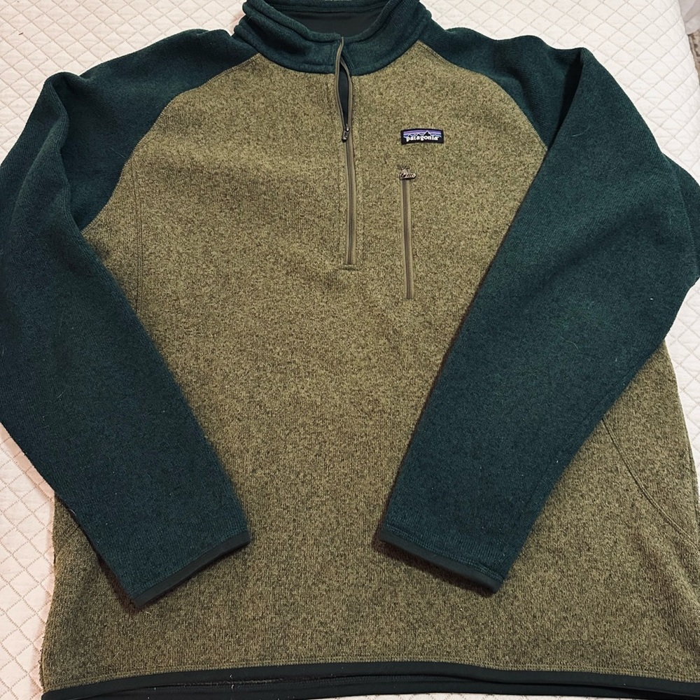 Patagonia Men's Two-Tone Green Zip-Up Sweater